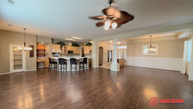 Building Photo - Beautiful Home Located In The Southwest!