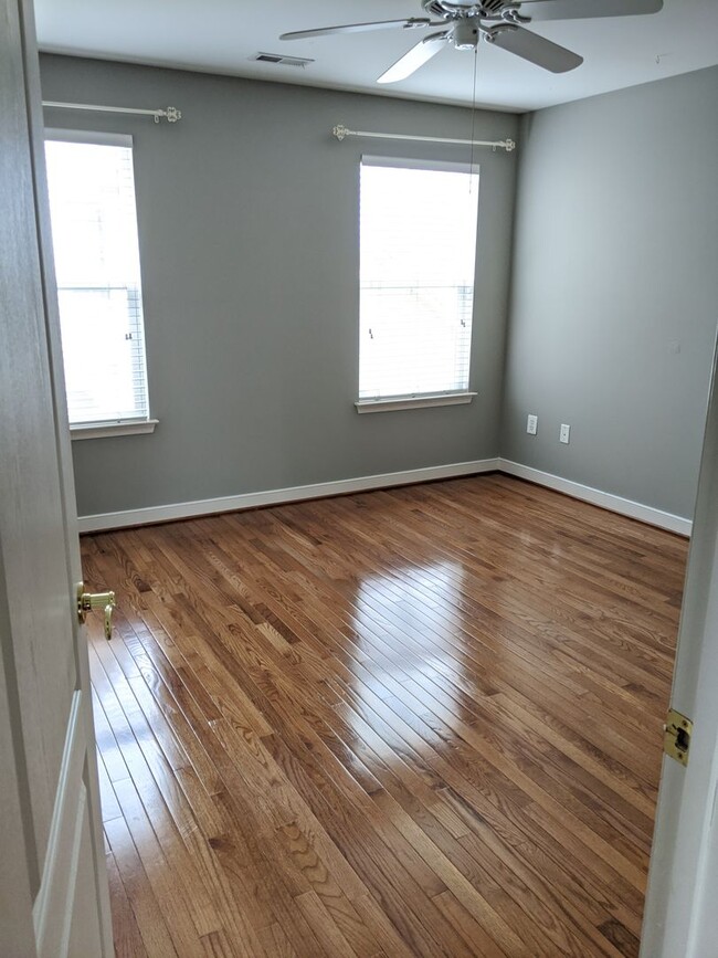 Building Photo - Single Family Home in Established Urbana H...