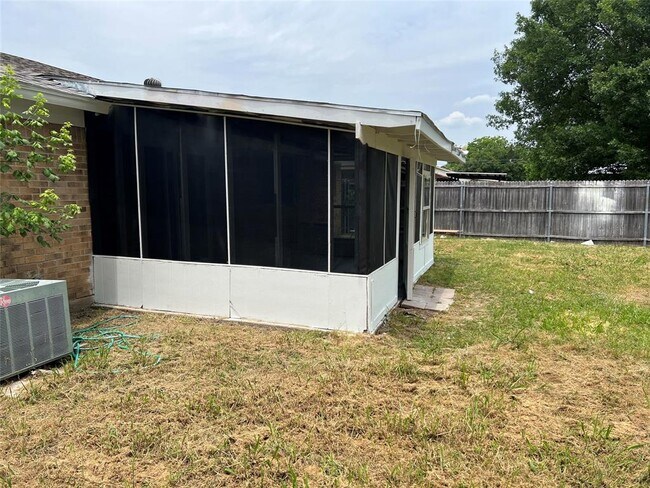 Building Photo - 507 Hilltop Ln