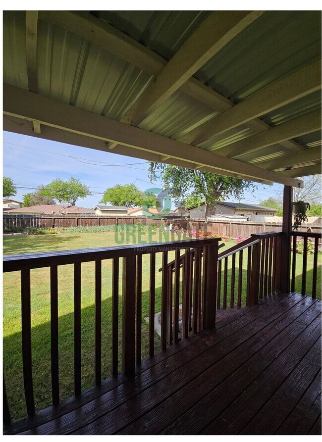 Building Photo - AVAILABLE NOW!! 3 Bedroom 2 Bath Home in Tracy!