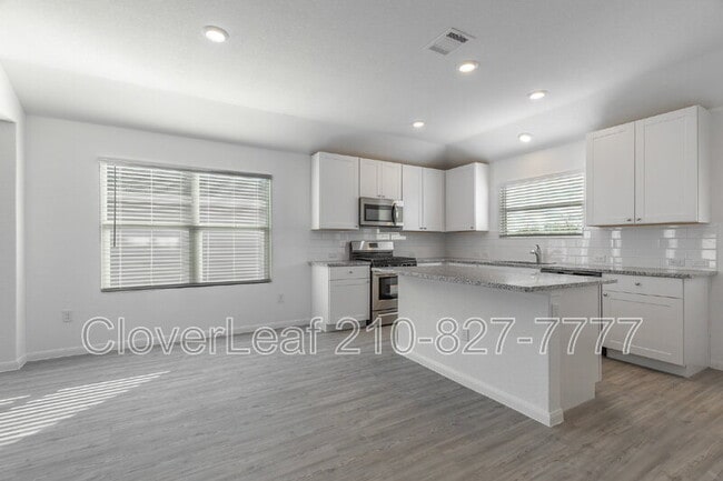 Building Photo - 706 Red Fld Wy