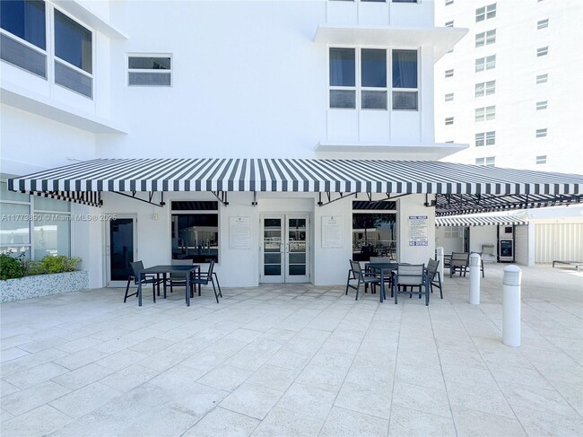 Building Photo - 4925 Collins Ave