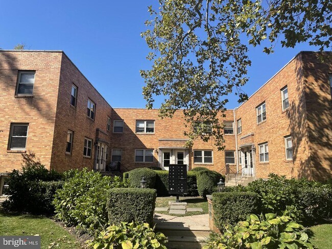 Building Photo - 203 Sycamore Ave