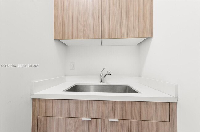 Building Photo - 7455 NW 103rd Pl