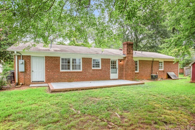 Building Photo - Beautiful Sherwood Location