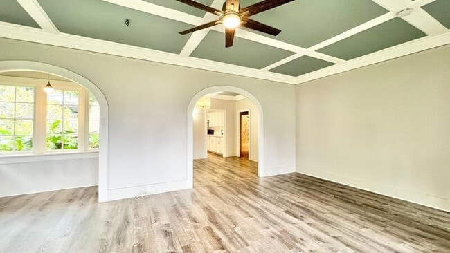 Building Photo - 2504 Rainbow Dr