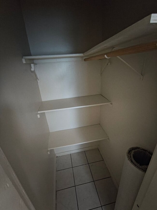 Building Photo - 2Bed/1Bath Single Family Home Located In Private Area Near East 14th St. San Leandro, Ca.