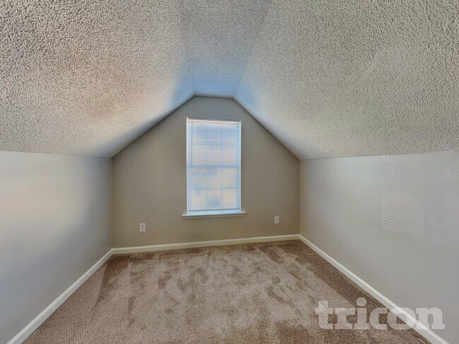 Building Photo - 11 Peridot Pl