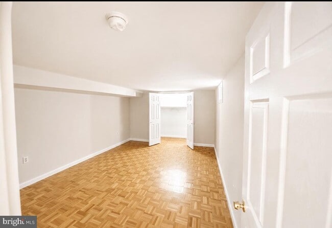 Building Photo - 29 Palace Ln