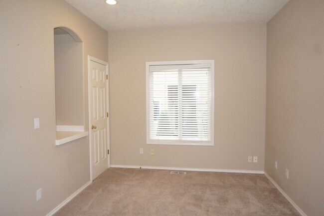 Building Photo - NW Portland Forest Heights Beauty. Flat backyard!