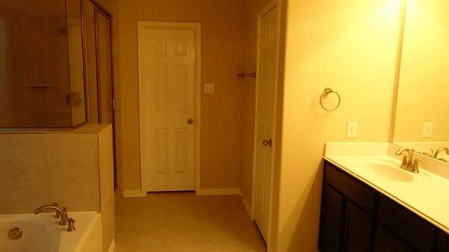 Building Photo - 22423 Albee Dr