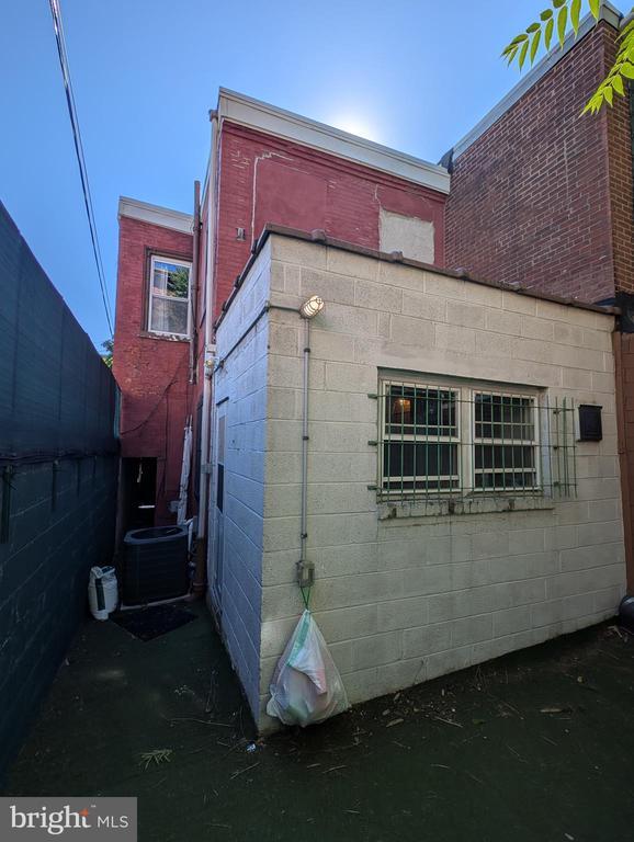 Building Photo - 1130 Earl St