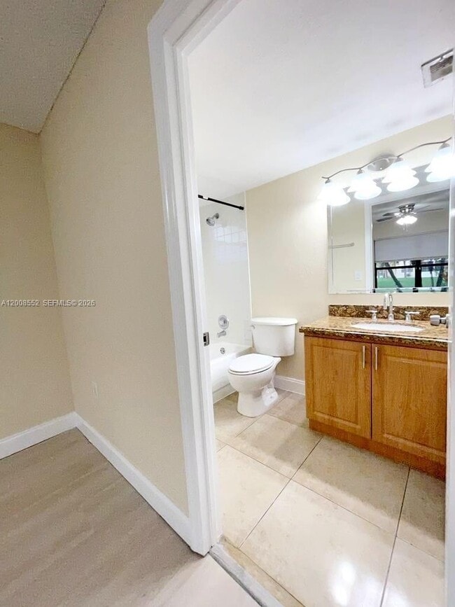 Building Photo - 1522 Lake Crystal Dr