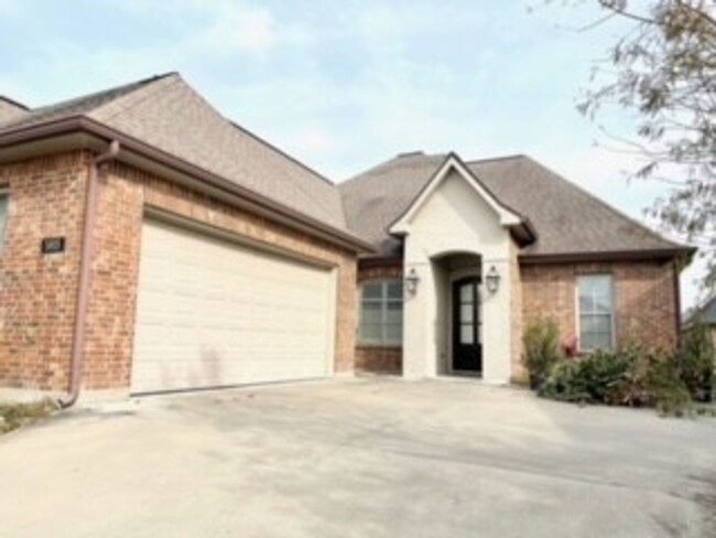 Building Photo - Home for Lease In Greywood Available on 2/...