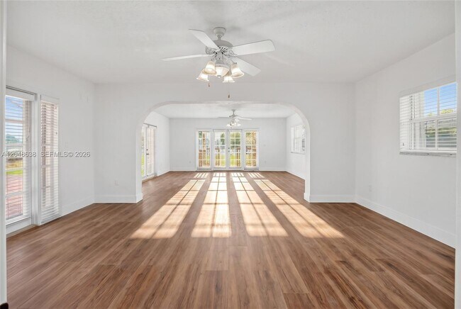 Building Photo - 14121 SW 97th Ave