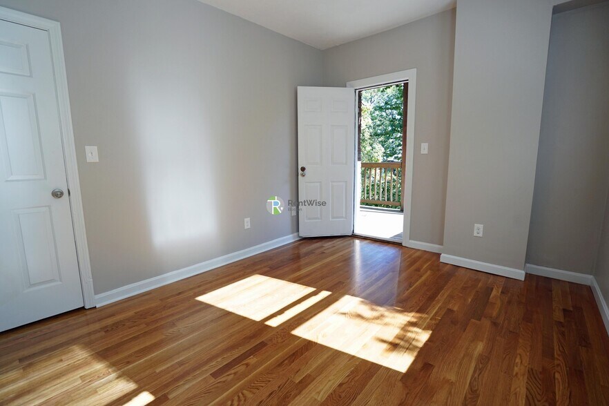 Building Photo - 14 Lorraine Ter