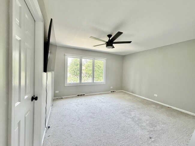 Building Photo - 1019 Thunderbird Ln
