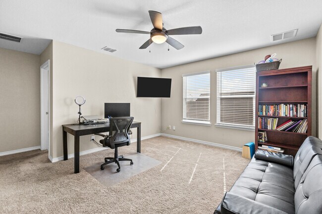 Building Photo - 1915 Overlook Knoll