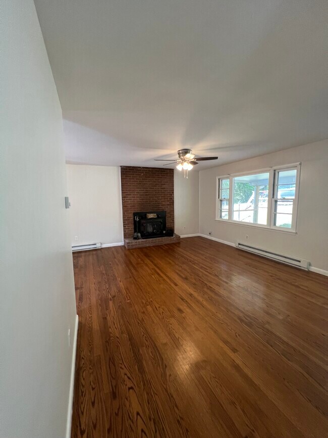 Building Photo - Pine Hill Apartments