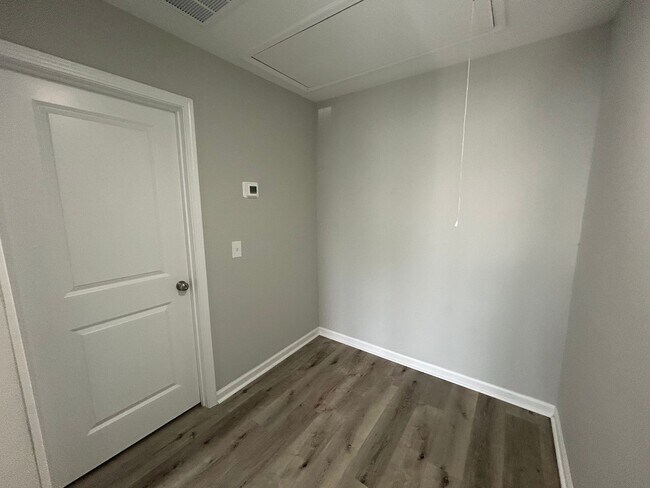 Building Photo - $1995  a Month For Lovely Duplex in Historic Melrose Heights