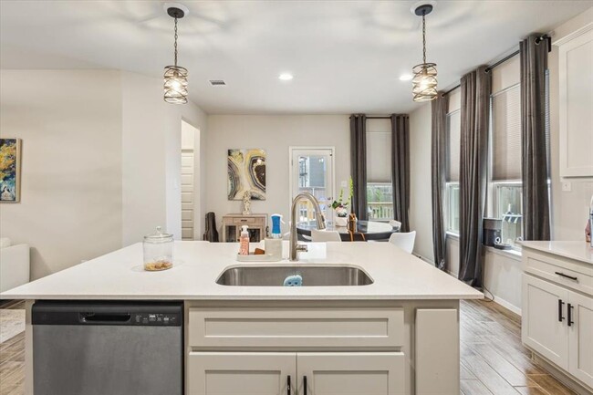 Building Photo - 5001 Black Onyx Dr