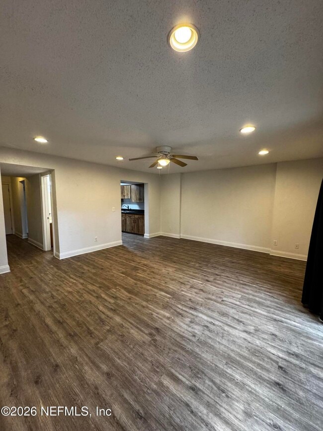 Building Photo - 12 Gln Fls Dr