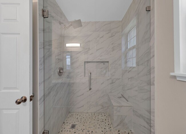 Building Photo - 4501 Parkwood Square