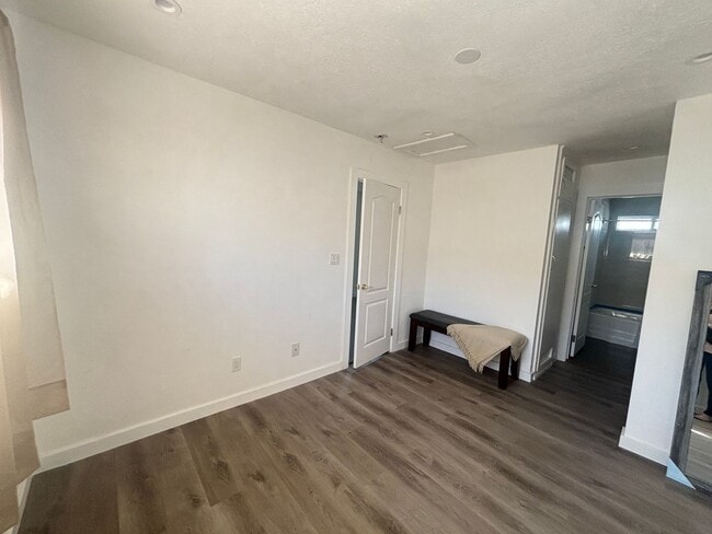 Building Photo - West Lancaster Single Story Detached Triplex