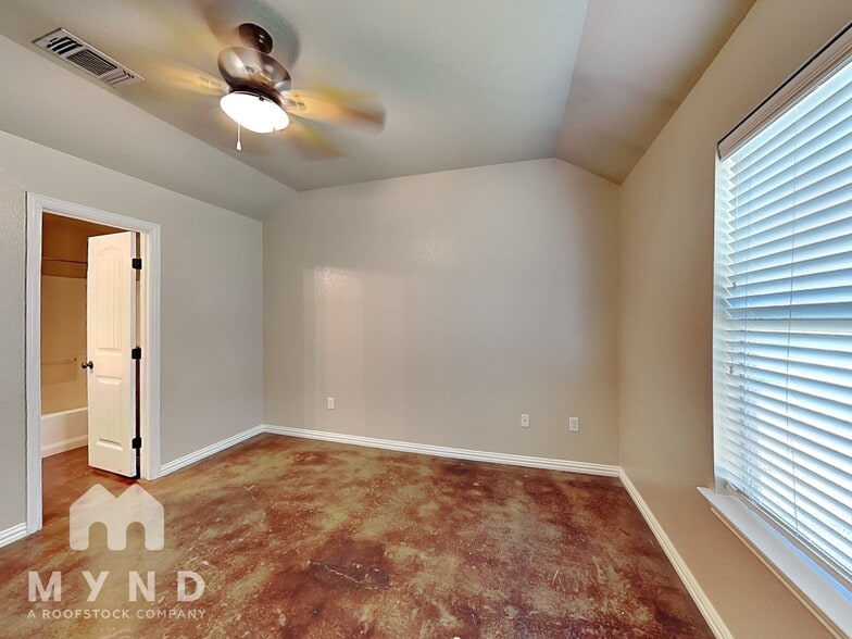 Building Photo - 112 Jolin Ln