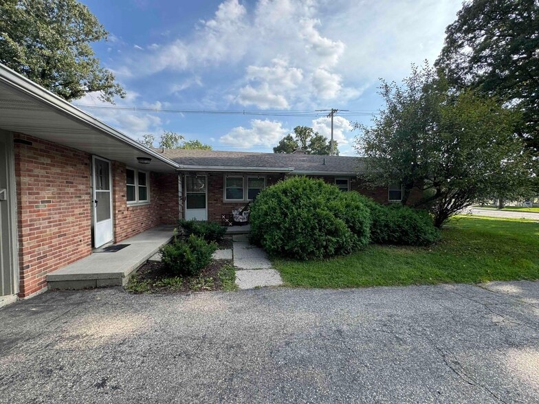 Front View - 1500 Woodside Dr