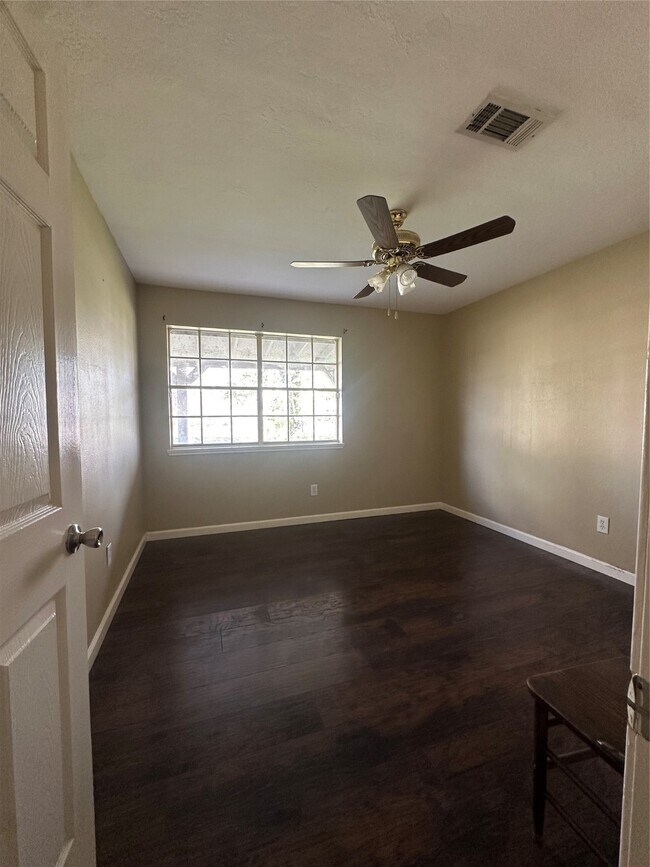 Building Photo - 3333 Longhorn Dr