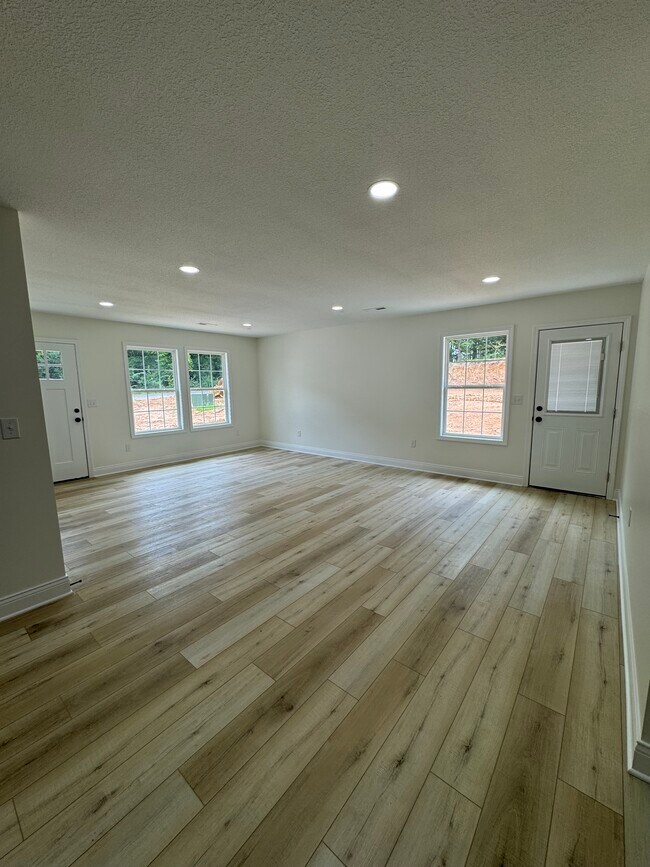 Building Photo - 857 Elmdale Rd