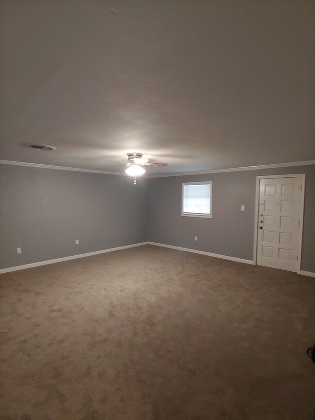 Building Photo - 280 Morris Dr