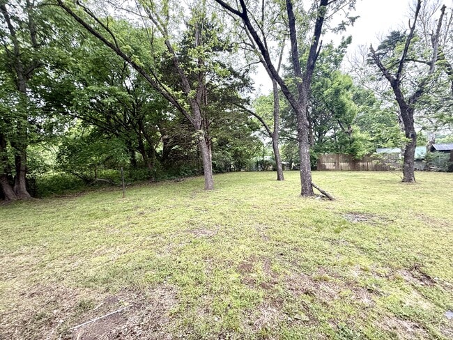 Building Photo - 705 Parkway