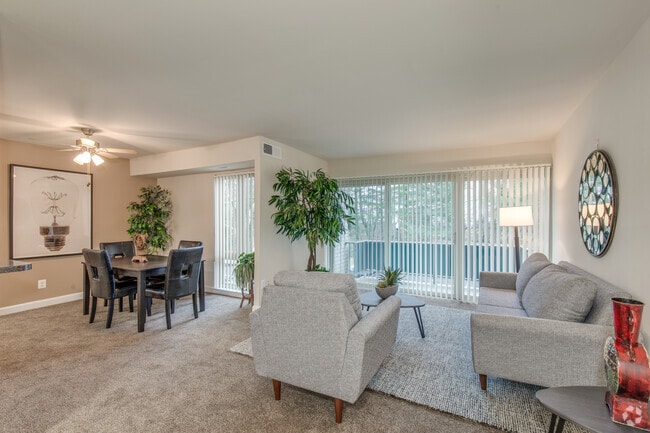 1BR, 1BA - 774SF - Woodland Landing