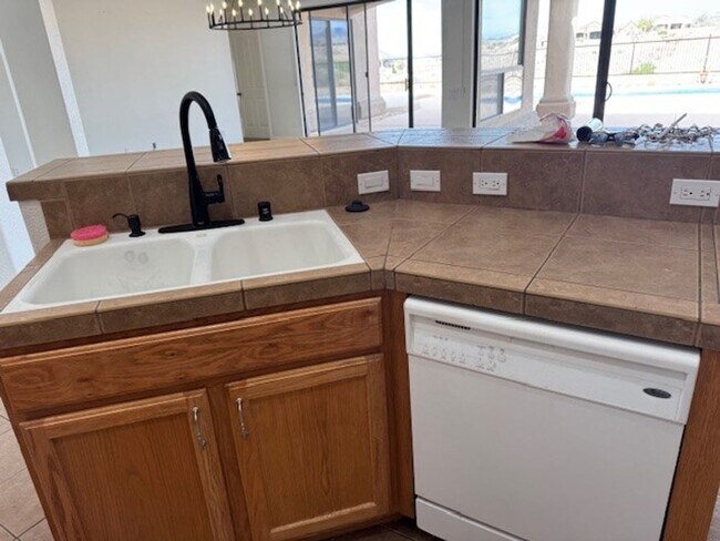 Building Photo - 3 BR on the GOLF COURSE with POOL-Laughlin Ranch with views