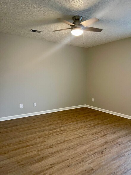 Building Photo - 105 Heber Trail