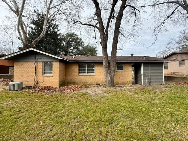 Building Photo - Tour Today! 3 Bed 1 Bath home in Tyler!