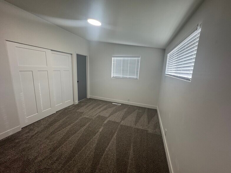 Building Photo - 2171 W Kirkham Way