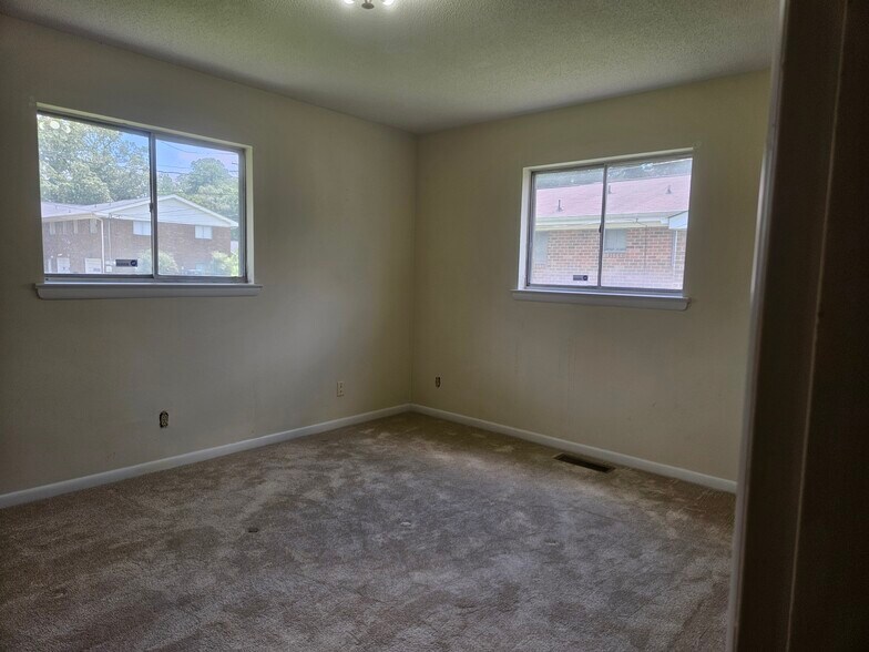 Building Photo - 322 Vista Dr
