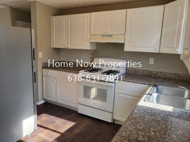 Building Photo - Beautiful 5 bedroom/3 bath in Stone Mountain!