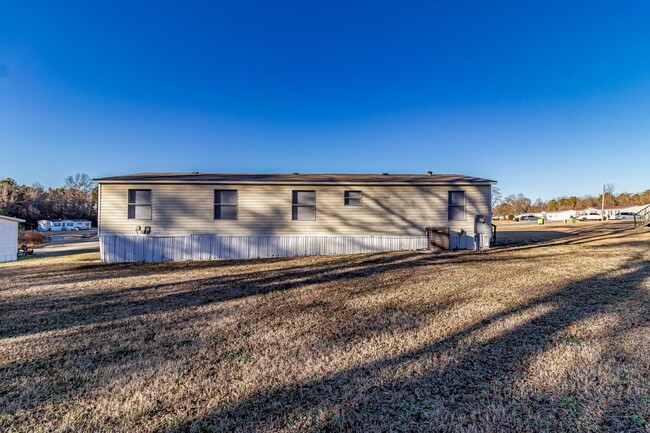 Building Photo - Renovated Mobile Home in Pikeville - 3 BR ...