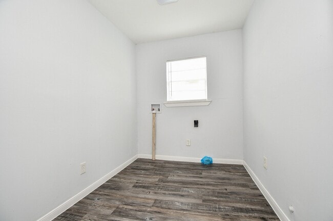 Building Photo - 941 Lucky St