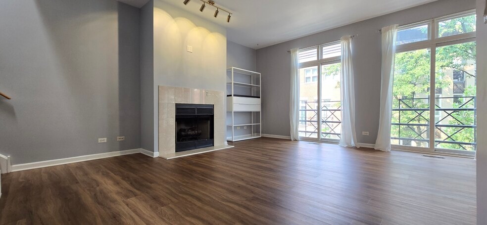 Building Photo - 1502 S Prairie Ave