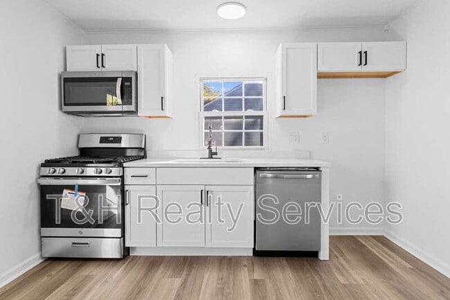 Building Photo - 2233 St Paul St