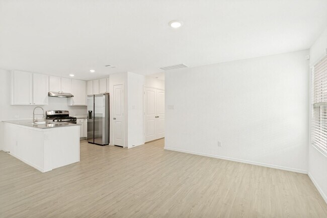 Building Photo - Modern 4-Bedroom Home Near Lackland AFB