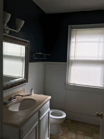 Building Photo - 225 N Germantown Rd