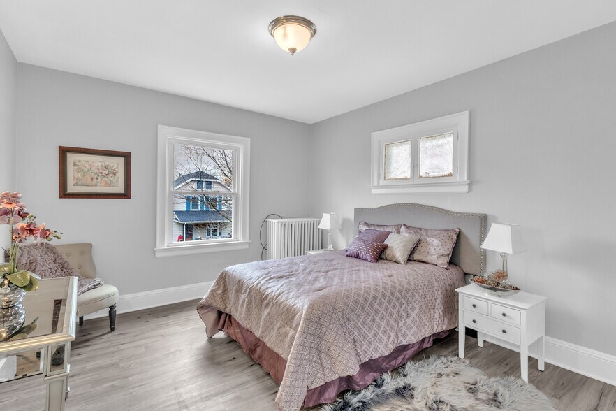 Building Photo - 80 E Hazeltine Ave