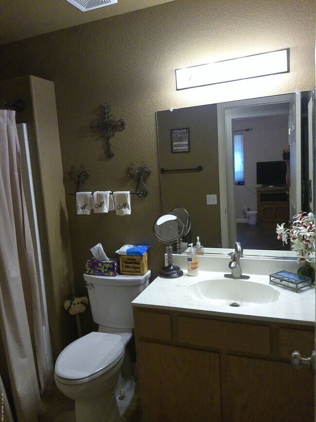 Building Photo - 3501 Iroquois Dr