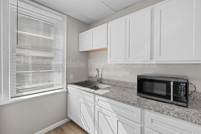 Building Photo - 5300 Bancroft Ave